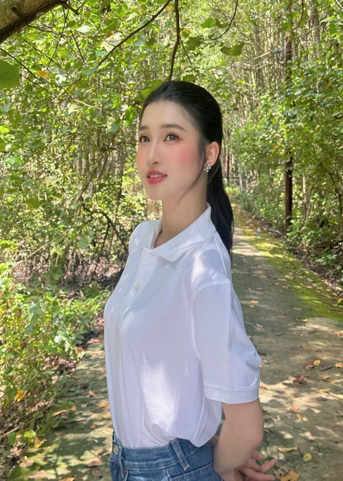 Dù diện trang phục đơn giản, Á hậu 2 Miss World Vietnam 2022 vẫn khiến fan "đổ đứ đừ".