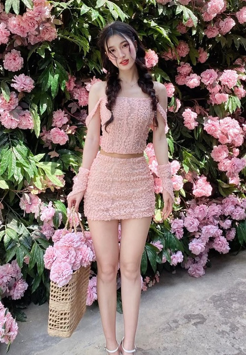 Tờ 163 của Trung Quốc từng khen Á hậu Phương Nhi xinh đẹp không thua kém Lưu Diệc Phi.