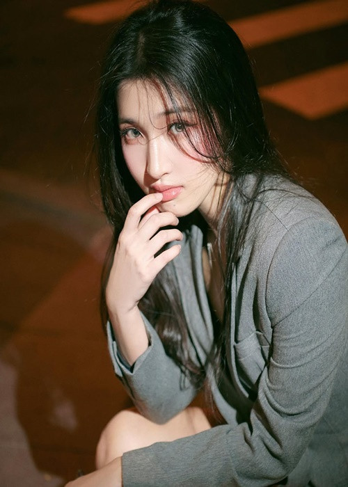 Sau khi đăng quang ngôi vị Á hậu 2 Miss World Vietnam 2022, Phương Nhi trở thành nàng thơ của nhiều nhà thiết kế, nhãn hàng nổi tiếng và đặc biệt được mệnh danh là “thần tiên tỷ tỷ” thế hệ mới.