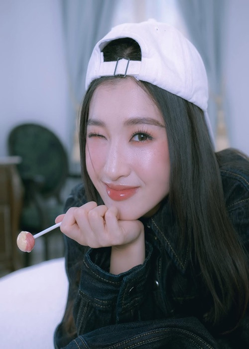 Phương Nhi có nhiều khoảnh khắc đời thường đáng yêu.