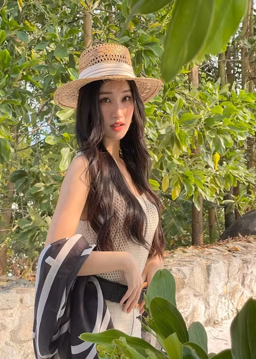 Người hâm mộ khen Phương Nhi có nét đẹp giống Quan Vịnh Hà - nàng Cát Tường trong Như Ý Cát Tường ngày còn trẻ.