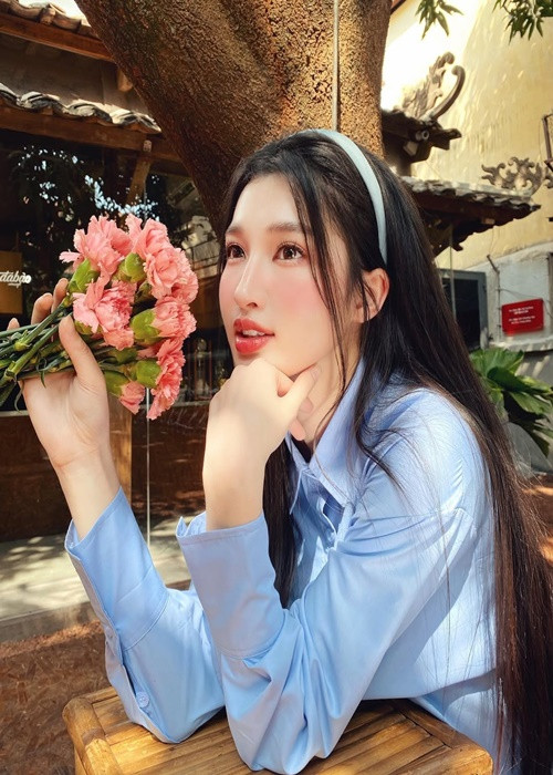 Phương Nhi khoe vẻ đẹp không tỳ vết khi chụp ảnh theo phong cách của Lưu Diệc Phi trong bộ phim Đi đến nơi có gió.