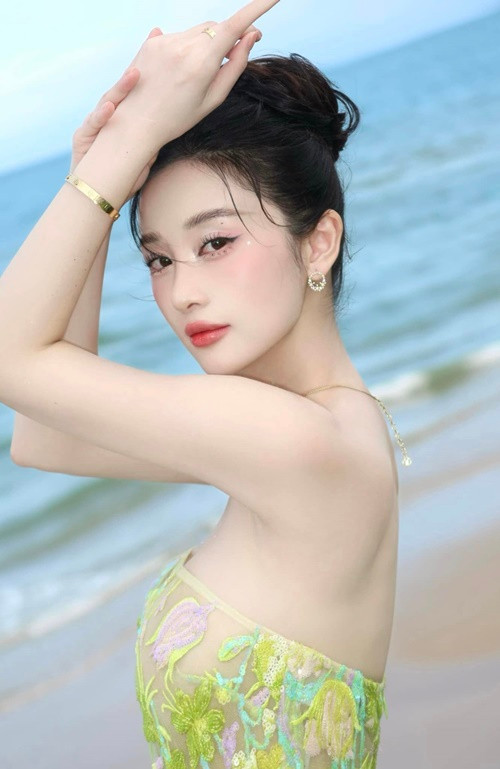 Jun Vũ chia sẻ trên Người Đưa Tin vào năm 2024, cô hài lòng với sắc vóc hiện tại, đặc biệt là mũi cao giống mẹ nhờ dậy thì thành công.