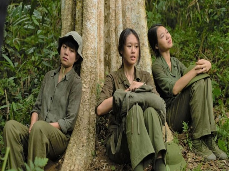 Năm 2022, Bảo Hân đóng phim Bình minh đỏ. Vai diễn của cô là Sa - một trong bốn cô gái được giao nhiệm vụ lái xe vận chuyển hàng hóa, lương thực, nhu yếu phẩm từ hậu phương ra tiền tuyến và chở thương bệnh binh, tử sĩ từ các chiến trường về hậu phương. Ảnh: Tiền Phong.