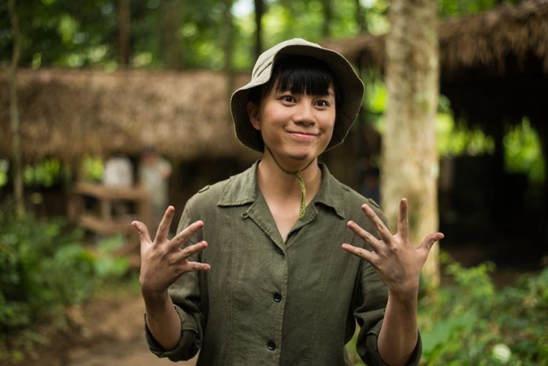 Bảo Hân chia sẻ trên Dân Việt về vai Sa: "Phim Bình minh đỏ là dấu ấn quan trọng trong sự nghiệp điện ảnh đầu tiên của tôi. Đây là bộ phim điện ảnh đầu tiên tôi tham gia, cũng là bộ phim đầu tiên tôi được đóng phim về đề tài chiến tranh. Vì không biết sau này tôi có cơ hội được vào vai như thế này nữa không nên tôi rất trân trọng". Ảnh: Dân Việt.