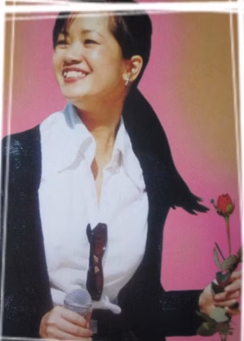 Tuổi đôi mươi, "cô Bống" sở hữu gương mặt xinh đẹp với chiếc răng khểnh duyên dáng. Ảnh: Saostar.