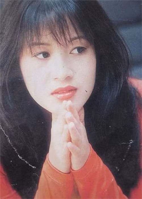 Nhiều khán giả khen ngợi nhan sắc thanh xuân của Hồng Nhung đầy trong trẻo. Ảnh: Tiền Phong.