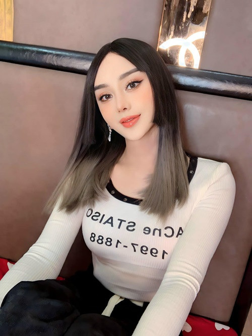 Lâm Khánh Chi chuộng mốt trang điểm nhẹ nhàng, nhấn vào đôi mắt. Ảnh: FB Lâm Khánh Chi.