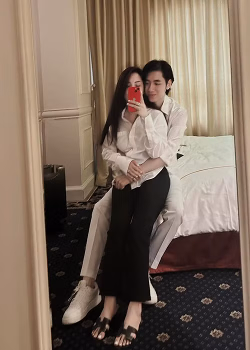 Thùy Linh đăng một số khoảnh khắc tình tứ bên bạn trai. Ảnh: FB Thùy Linh.