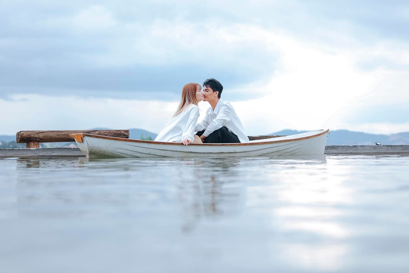 Mạc Văn Khoa và Thảo Vy vẫn gắn bó dù gặp nhiều khó khăn. Cặp đôi đăng ký kết hôn vào năm 2020, tổ chức đám cưới vào năm 2022.