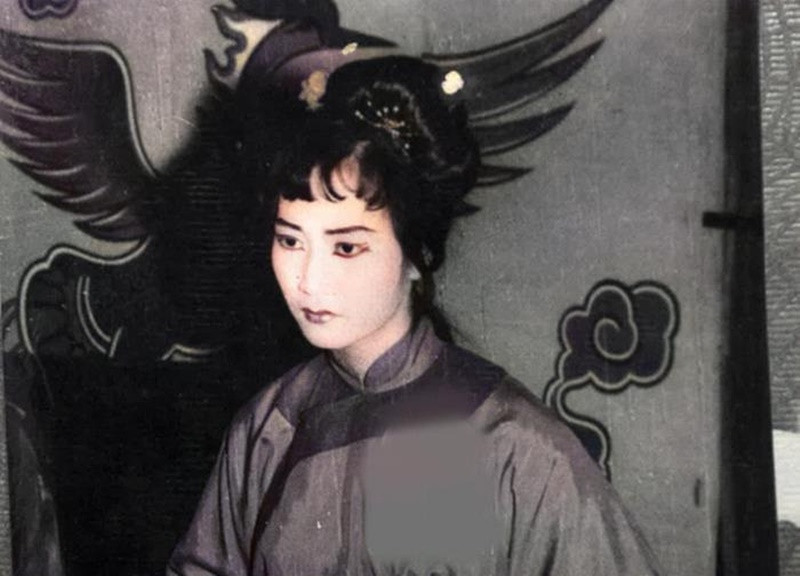 Có bố là nghệ sĩ Tiêu Lang, mẹ là nghệ sĩ cải lương Kim Xuân, Như Quỳnh bộc lộ năng khiếu nghệ thuật ngay từ nhỏ. Theo VTV, năm 15 tuổi, Như Quỳnh đã học cải lương tại trường Sân khấu Hà Nội (nay là trường Cao đẳng Nghệ thuật Hà Nội). Ảnh: VTV.