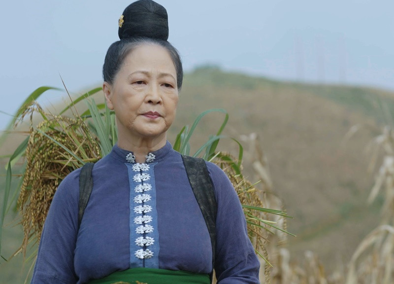 Ở tuổi 71, nghệ sĩ Như Quỳnh vẫn miệt mài đóng phim. Hiện tại, bà đóng vai bà Hồi trong phim truyền hình Không thời gian đang lên sóng. Ảnh: VFC.