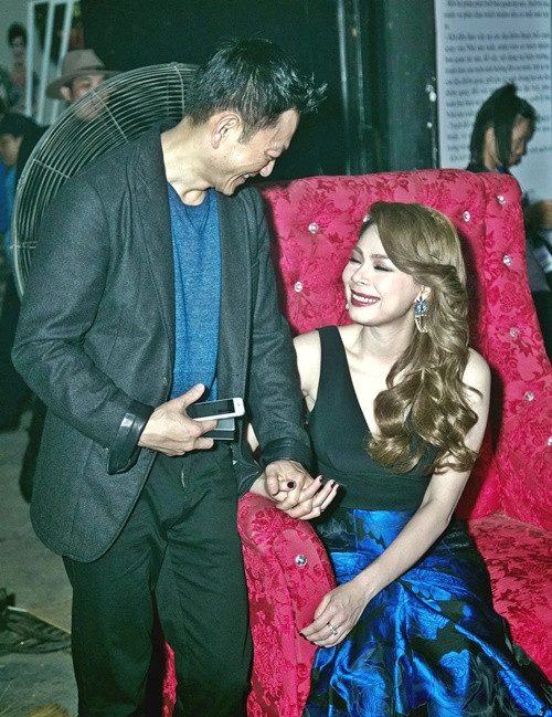 Nữ ca sĩ 48 tuổi từng công khai dằn mặt “trà xanh” để ý chồng đại gia của cô. Ảnh: VTV.