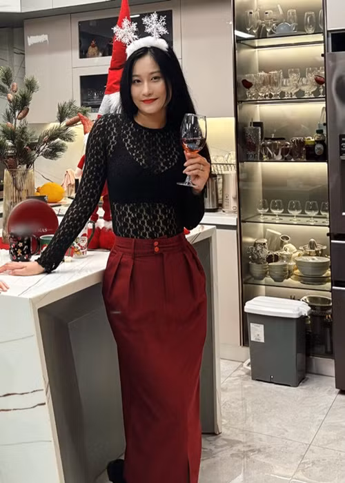 Chân Chân muốn nâng ngực để có cơ hội nhận các vai diễn yêu cầu về ngoại hình. Ảnh: FB Chân Chân.