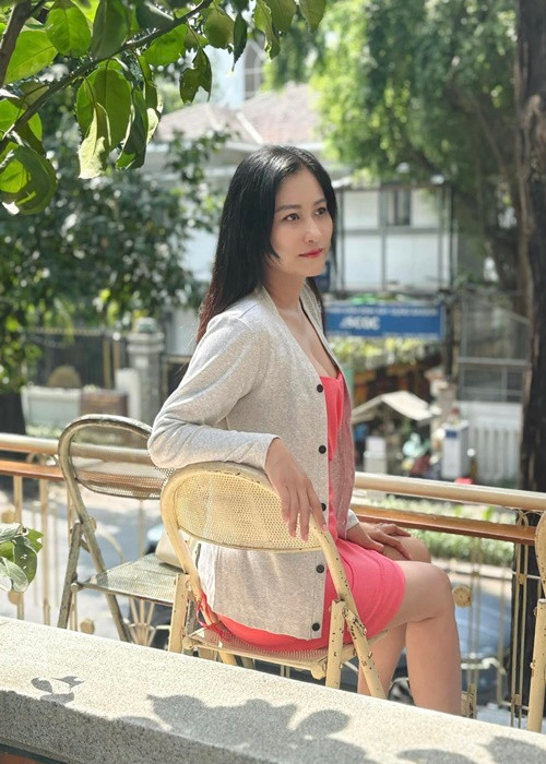 Nghệ sĩ Việt Anh ủng hộ Chân Chân khi cô bày tỏ mong muốn chỉnh sửa vòng một. Ảnh: FB Chân Chân.