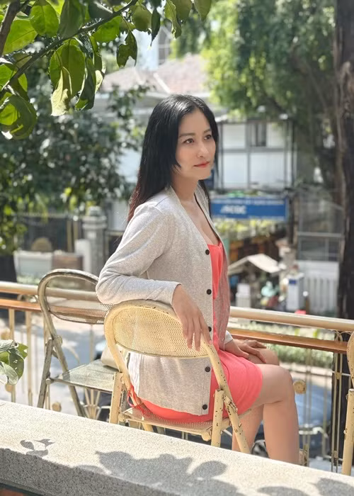 Nghệ sĩ Việt Anh ủng hộ Chân Chân khi cô bày tỏ mong muốn chỉnh sửa vòng một. Ảnh: FB Chân Chân.