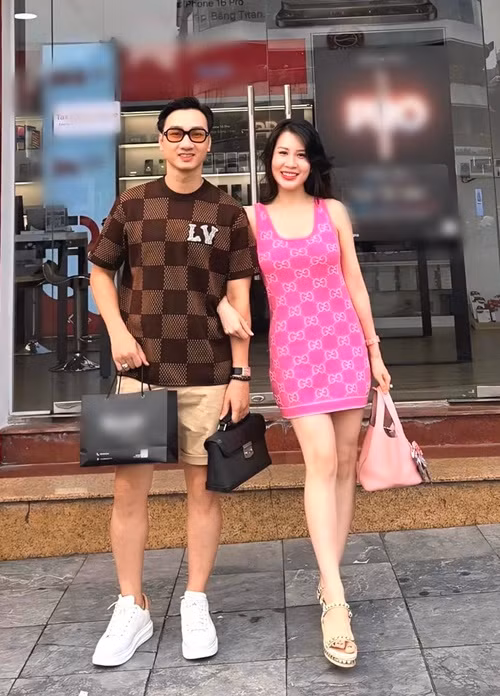 Mật khẩu Facebook, điện thoại và gần như tất cả mọi thứ Thành Trung đều chia sẻ hết với vợ.