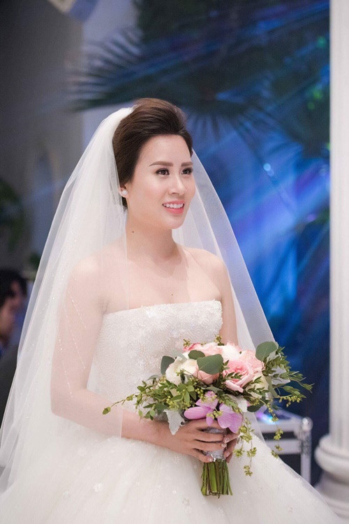 Năm 2017, Ngọc Hương lên xe hoa với Thành Trung. Sau đó, cô nghỉ công việc tiếp viên hàng không.