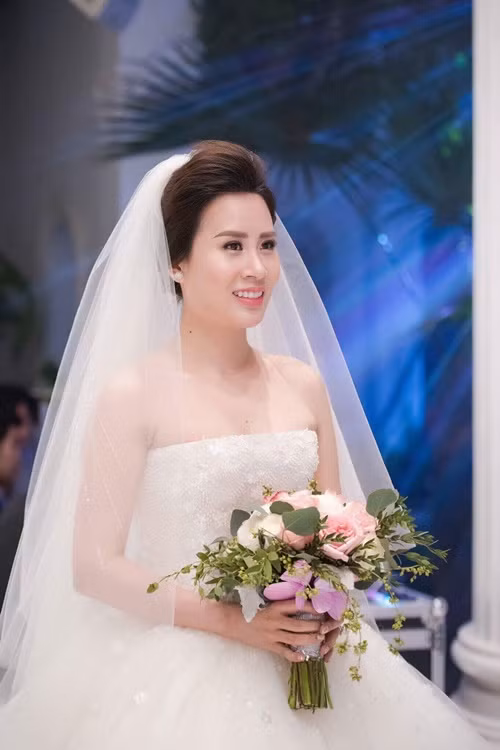 Năm 2017, Ngọc Hương lên xe hoa với Thành Trung. Sau đó, cô nghỉ công việc tiếp viên hàng không.