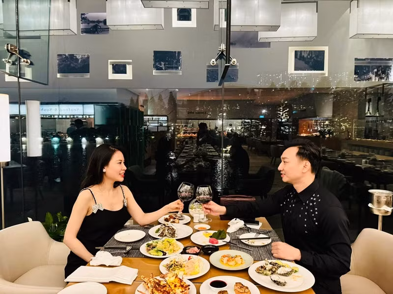 Thành Trung biết ơn vợ sinh hai cậu con trai, lui về hậu phương để anh phát triển sự nghiệp dẫn chương trình.