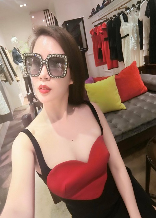 Ngọc Hương trẻ trung, xinh đẹp, ăn mặc sành điệu.