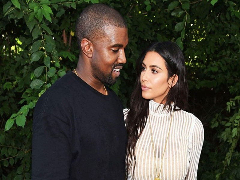 Năm 2022, Kanye West gây ồn ào khi đăng bài chế nhạo mối tình chỉ kéo dài 9 tháng giữa vợ cũ Kim Kardashian và Pete Davidson. Ảnh: Tiền Phong.