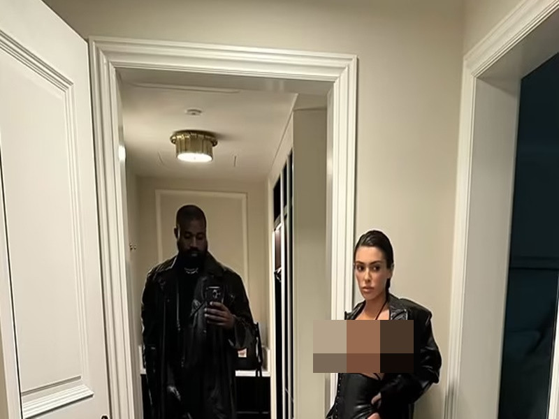 Tháng 1/2024, Kanye West cũng bị chỉ trích vì chia sẻ hình ảnh Bianca Censori mặc thiếu vải. Ảnh: Instagram Kanye West.