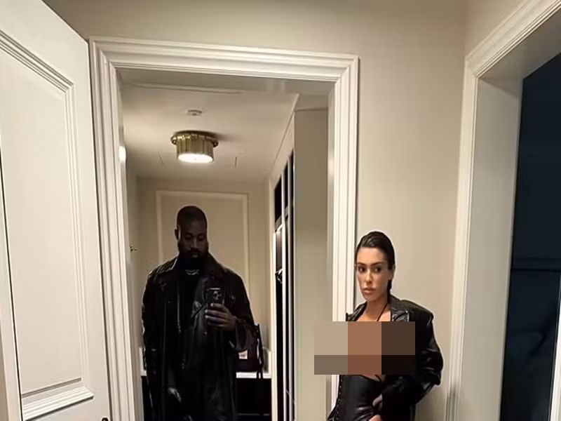 Tháng 1/2024, Kanye West cũng bị chỉ trích vì chia sẻ hình ảnh Bianca Censori mặc thiếu vải. Ảnh: Instagram Kanye West.