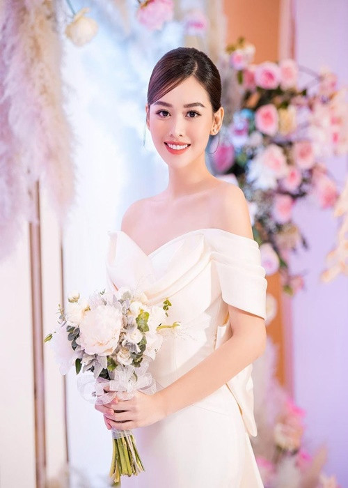 Ngoài Nguyễn Phương Nhi, không ít mỹ nhân Việt lấy chồng sớm. Tường San là một trong số đó. Năm 2020, Tường San kết hôn với bạn trai hơn cô 9 tuổi. Ảnh: Tiền Phong.