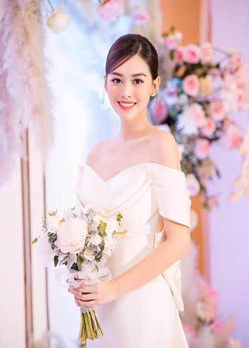 Ngoài Nguyễn Phương Nhi, không ít mỹ nhân Việt lấy chồng sớm. Tường San là một trong số đó. Năm 2020, Tường San kết hôn với bạn trai hơn cô 9 tuổi. Ảnh: Tiền Phong.