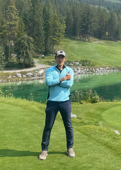 Tình cũ của Hương Giang từng bị chê mất phong độ khi để tóc dài. Hiện tại, Criss Lai đã lấy lại vẻ ngoài nam tính. Ảnh: FB Criss Lai.