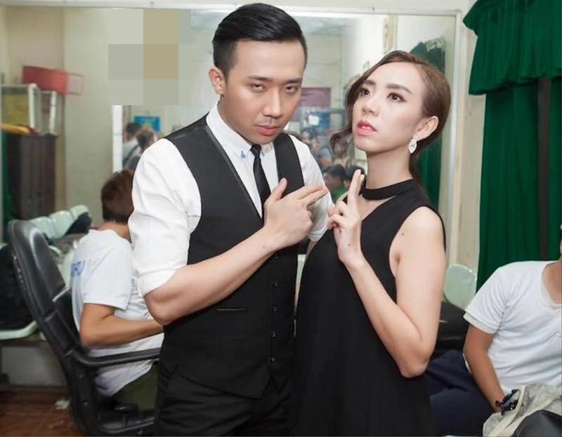 Thu Trang chia sẻ trên Znews, Trấn Thành có lượng fan đông đảo, là cái tên lớn trong thị trường điện ảnh. Tuy nhiên, Thu Trang tự tin bởi cô và Tiến Luật có những "vũ khí" cùng đối tượng khán giả riêng. Vợ chồng Thu Trang từng sản phim Chị Mười Ba: 3 ngày sinh tử thu 100 tỷ sau 25 ngày ra rạp, phim Con Nhót mót chồng có doanh thu 80 tỷ. Ảnh: Saostar.