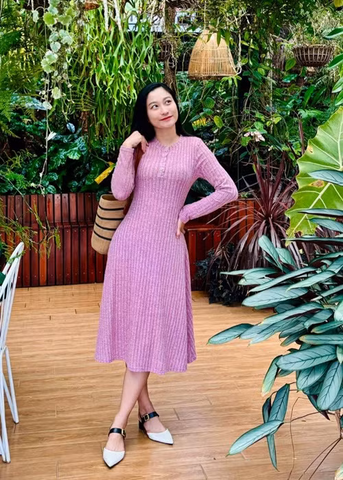 Trên trang cá nhân, Chân Chân khoe không ít hình ảnh trẻ trung, xinh đẹp của mình. Ảnh: FB C.C.