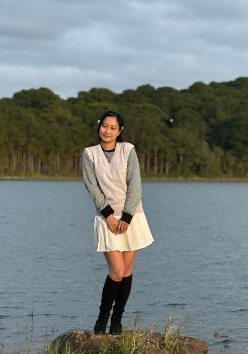 Trên trang cá nhân, từ năm 2024, nghệ sĩ Việt Anh liên tục đăng ảnh nửa kia. Cách đây ít ngày, nam diễn viên khoe ảnh Chân Chân trong một chuyến đi xa. Ảnh: FB Việt Anh.