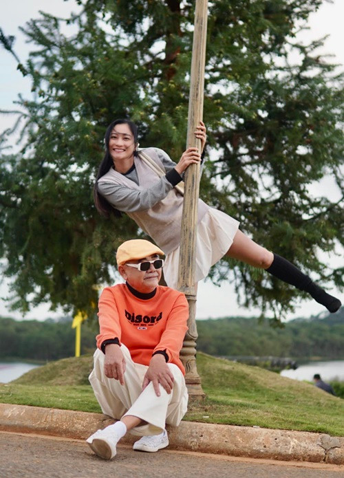 Nghệ sĩ Việt Anh có nhiều status về chuyện tình cảm. Mới đây, ông viết: "Cảm xúc tự thân, yêu thương tự có … có gì sai?". Ảnh: FB Chân Chân.