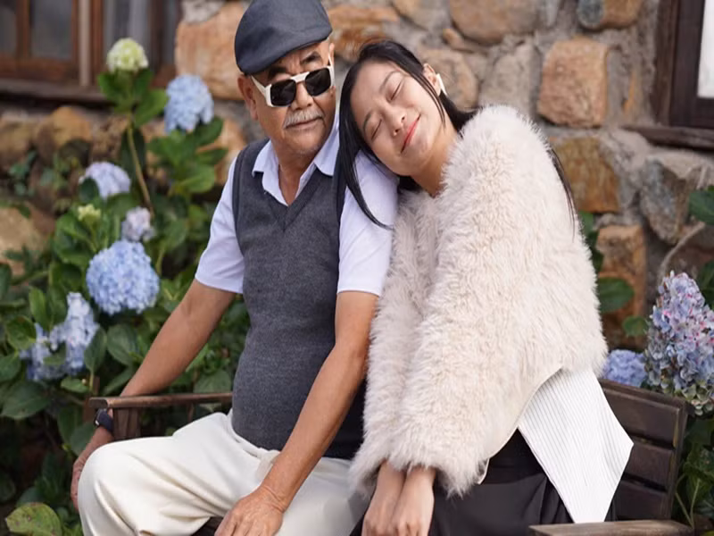 Mới đây, thông tin NSND Việt Anh hẹn hò cô gái tên Chân Chân nhận được sự quan tâm của dư luận. Chân Chân chia sẻ trên Vietnamnet, cô thuộc thế hệ 9x, kém nghệ sĩ Việt Anh gần 40 tuổi. Ảnh: FB Việt Anh.