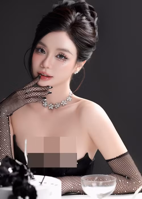 “Đừng bao giờ để ai mang tụi nhỏ ra làm lá chắn nữa, khó khăn lắm mới tạo dựng được cho tụi nhỏ cuộc sống bình yên, đầy đủ như bây giờ, tụi nhỏ không phải là công cụ, bản thân sống tình cảm, luôn dạy dỗ con cái phải tình cảm thật, chứ không nhận tình cảm ban ơn", Bảo Ngọc viết. Ảnh: FB Bảo Ngọc.