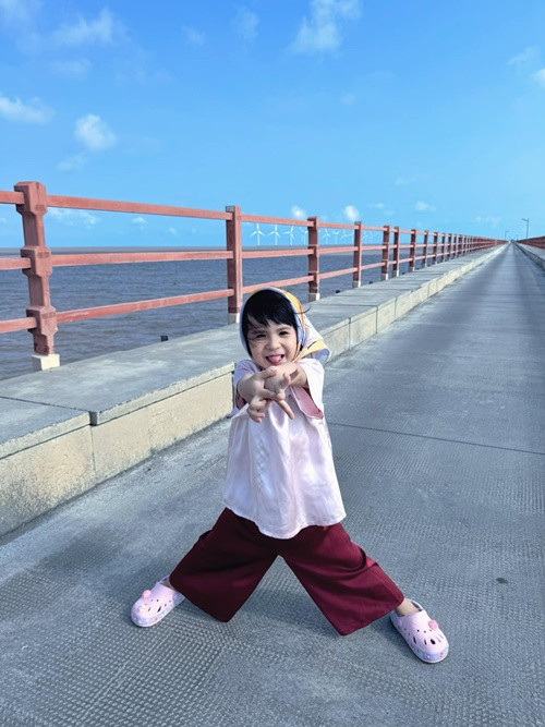 Ngoài ra, bé Sol từng góp mặt trong chương trình Thử thách lớn khôn mùa 2.