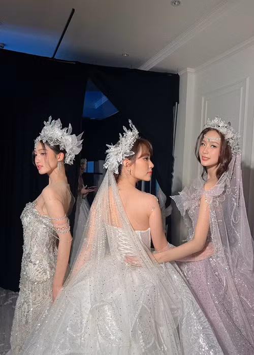 Diện váy cưới, Phương Nhi cuốn hút mọi ánh nhìn khi đọ sắc cùng Mai Phương, Bảo Ngọc. Ảnh: FB Phương Nhi.