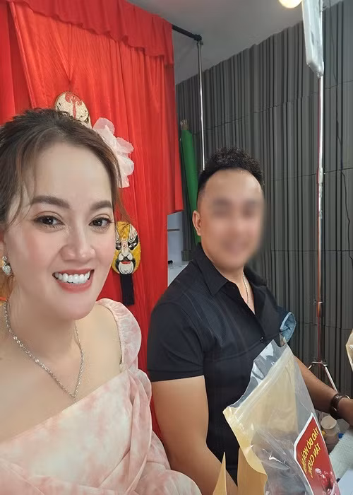 Con gái Vũ Linh được nhiều cư dân mạng ủng hộ việc kinh doanh online. Ảnh: FB Hồng Loan.