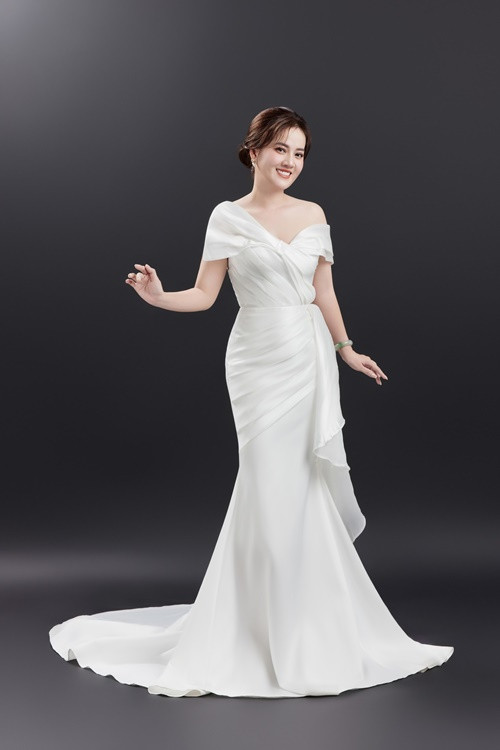 Hồng Loan thử sức ca hát, đóng phim. Ảnh: FB Hồng Loan.