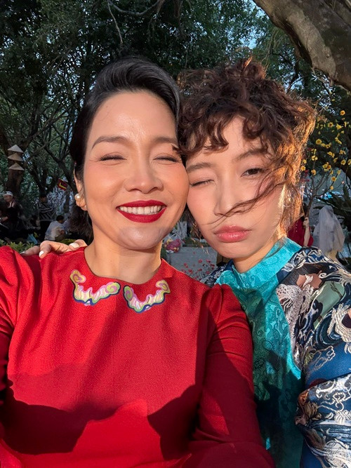 Mỹ Linh chia sẻ trên Thương Hiệu Pháp Luật: “Mỹ Anh dũng cảm khi theo nghề của tôi, nhưng tôi nghĩ chặng đường của con gái khó khăn hơn bố mẹ rất nhiều. Có lúc gặp khó khăn hay vụn vỡ, con sẽ tìm cách vượt qua để trưởng thành. Đó là một phần của cuộc sống". Ảnh: FB Mỹ Anh.