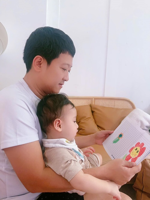 Trường Giang không nuông chiều các con mà dạy các con tự lập, nhận thức đúng về sự việc để không có tâm lý đổ lỗi, ỷ lại.