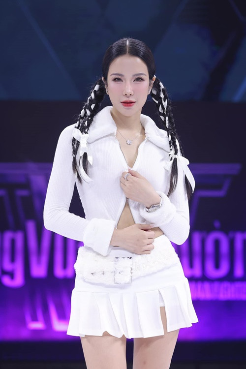 Diệp Lâm Anh kết hôn với Đức Phạm năm 2018. Cả hai ra tòa ly hôn vào năm 2022. Tháng 9/2023, Diệp Lâm Anh và Đức Phạm hoàn tất việc ly hôn. Ảnh: FB Diệp Lâm Anh.