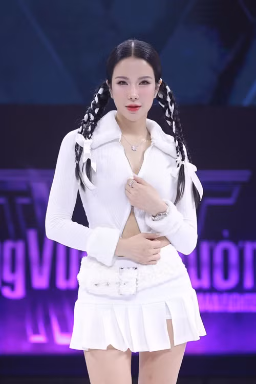 Diệp Lâm Anh kết hôn với Đức Phạm năm 2018. Cả hai ra tòa ly hôn vào năm 2022. Tháng 9/2023, Diệp Lâm Anh và Đức Phạm hoàn tất việc ly hôn. Ảnh: FB Diệp Lâm Anh.