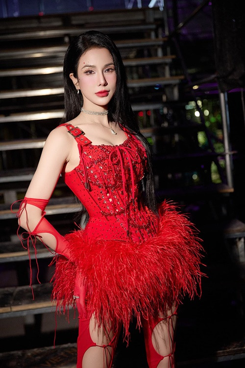 Trên Saostar, nữ người mẫu chia sẻ, người yêu hiện tại kém tuổi cô. Ảnh: FB Diệp Lâm Anh.