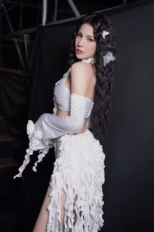 “Bạn trai mới của tôi tử tế và có trách nhiệm”, Diệp Lâm Anh nói thêm. Ảnh: FB Diệp Lâm Anh.