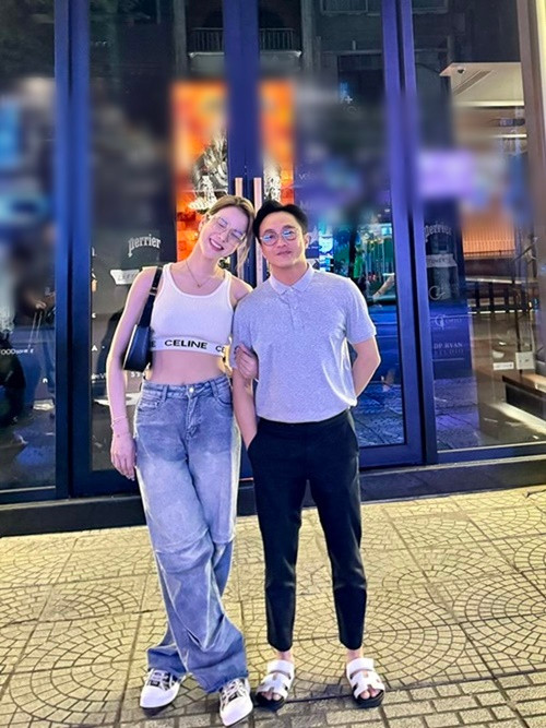 Trước nghi vấn có tình mới, Diệp Lâm Anh chia sẻ ảnh chụp cùng Cường Đô la và viết: “Lần nào gặp, anh mình cũng hỏi: "‘Cún có người yêu chưa’. Dạ chưa, chưa ai dám anh ạ”. Ảnh: FB Diệp Lâm Anh.