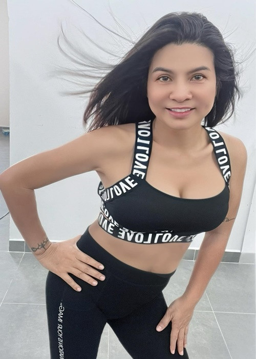 Chia sẻ trên Znews, Hồng Ngọc cho biết, BB Trần đã gửi quần áo sang tặng khi biết cô phẫu thuật chuyển giới.