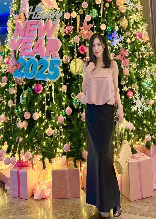 Phía Thanh Huyền đăng ảnh gợi cảm sau 2 lần sinh nở đồng thời phủ nhận nghi vấn sinh con lần 3. Ảnh: FB Thanh Huyền.